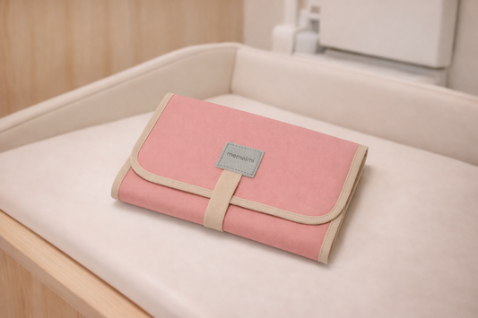 Faltbare Wickelunterlage – hygienisch & stressfrei wickeln unterwegs | Celessé